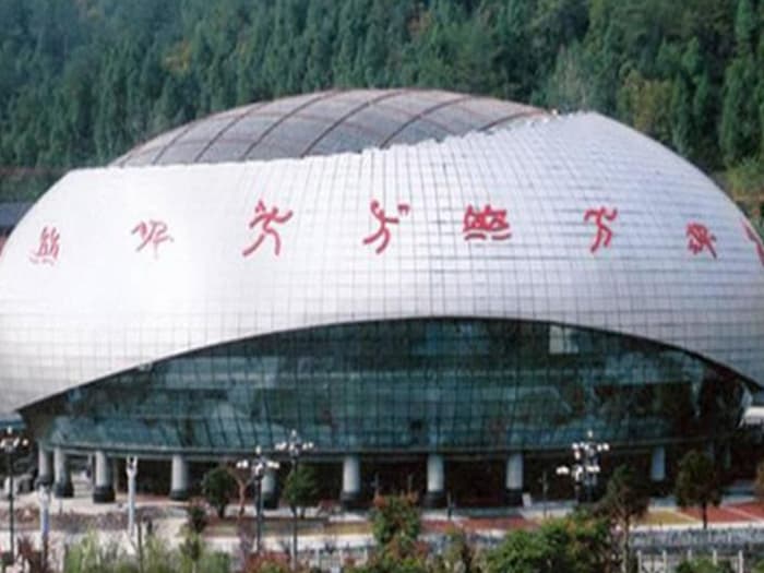 呼和浩特体育中心球形网架加工安装