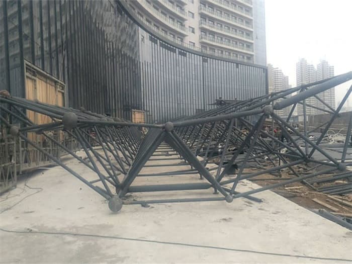呼和浩特万豪酒店雨棚网架